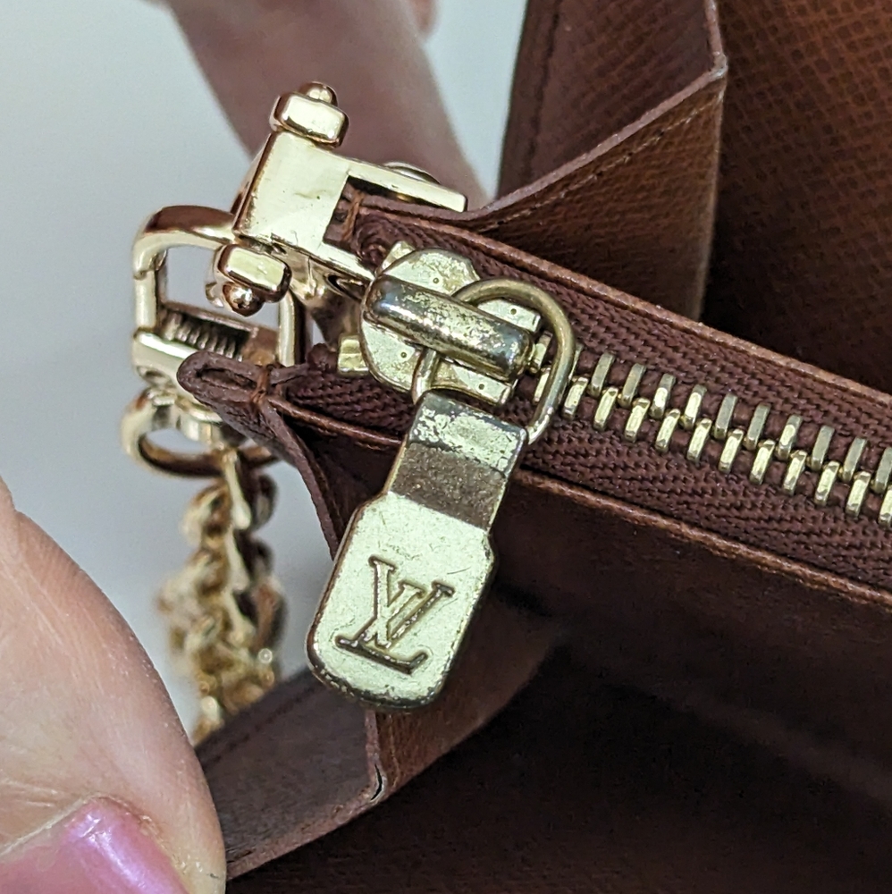 ✨ Louis Vuitton ✨ Sarah Long bifold wallet monogram converted to crossbody - Picture 8 of 14